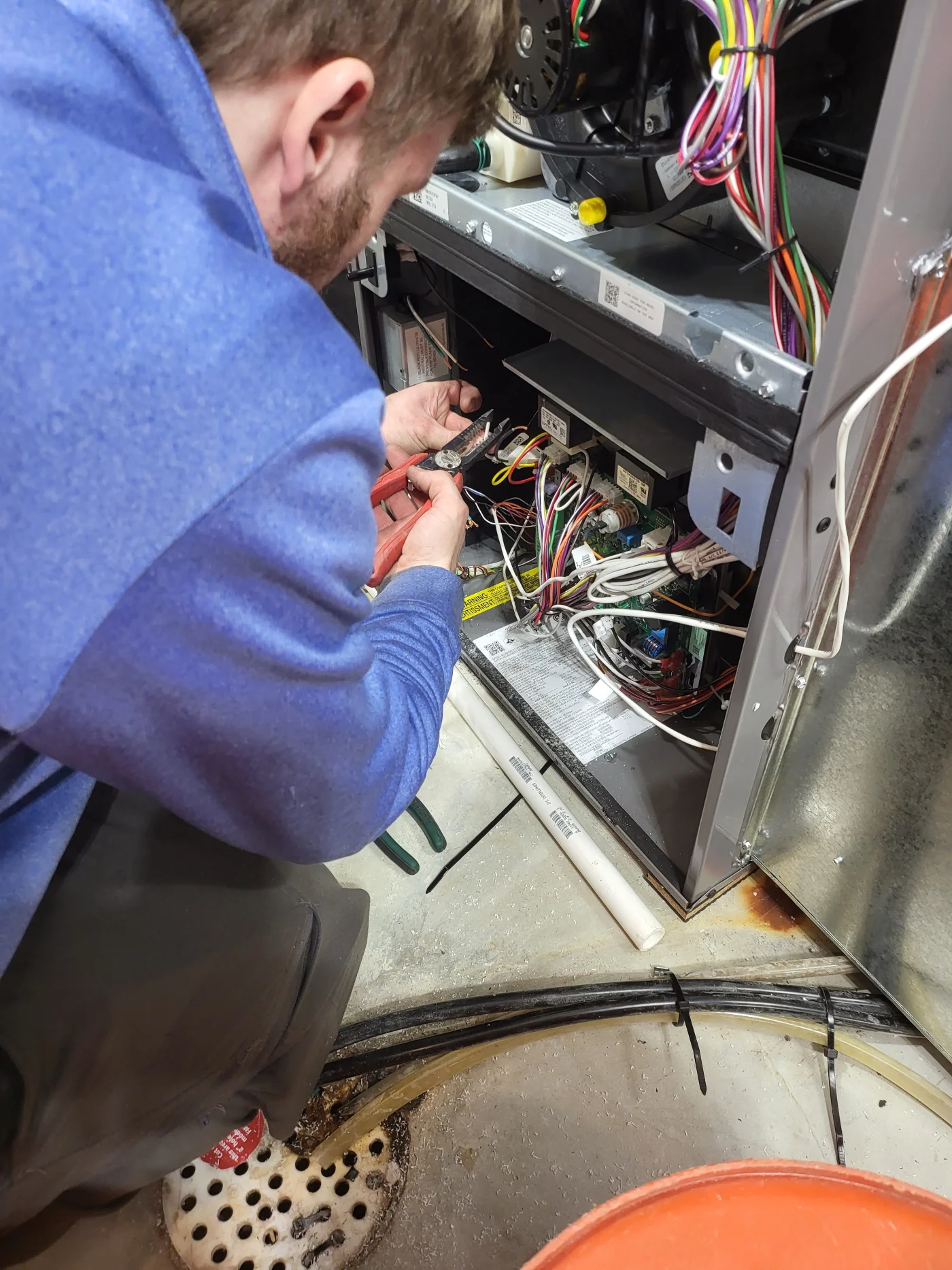 Furnace Maintenance | Priority Heating & Cooling | Woodbury, MN Priority tech does furnace maintenance in Woodbury, MN